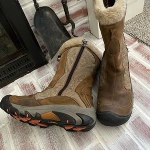 Women’s Keen boots Size 8